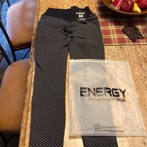 Energy fit wear black waffle print leggings.  Size Medium